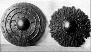Два небольших деревянных щита-баклера, XIII век.