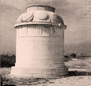 Монумент на равнине под Левктрами, где в 371 г. до н.э.