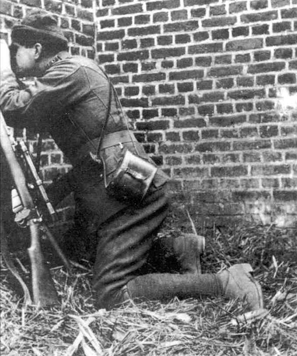Британский снайпер во Франции, 1915 г.