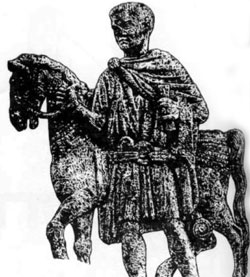 Конная гвардия императора, Equites Singulares Augusti, III век. Плащ с бахромой, туника с длиннымм рукавом, поясной ремень с кольцевидной пряжкой.
