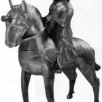 Бронзовая статуэтка в виде конного рыцаря в полной экипировке