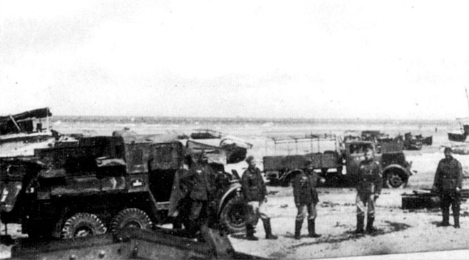 Типичный пейзаж в окрестностях Дюнкерка после эвакуации отсюда солдат и офицеров британской армии, июнь 1940 г.