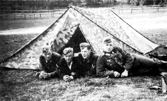 Группа из двух германских пехотинцев, капрала и взводного сержанта, 1938 г.
