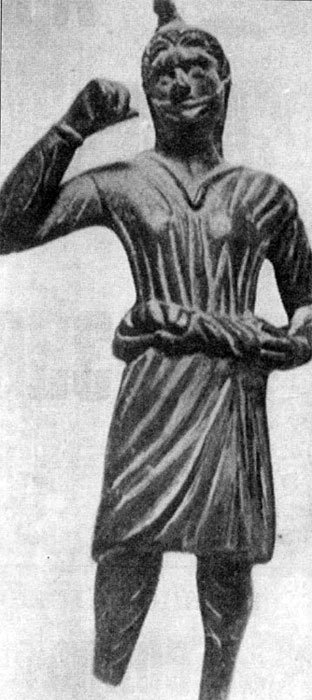 Бронзовая статуэтка персидского трубача.