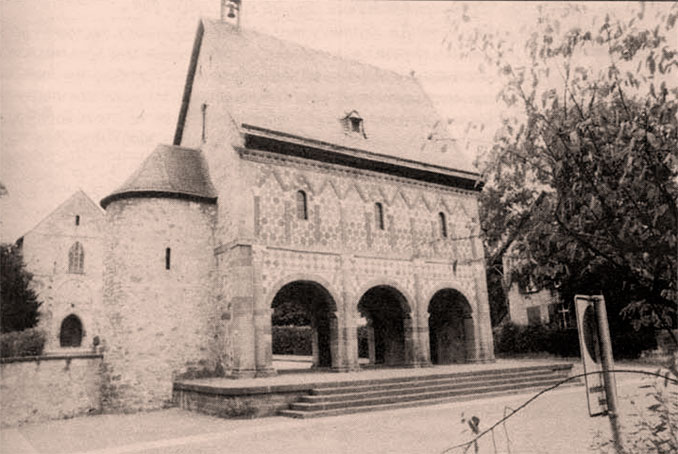 Парадные ворота аббатства Св. Назария в Лорше