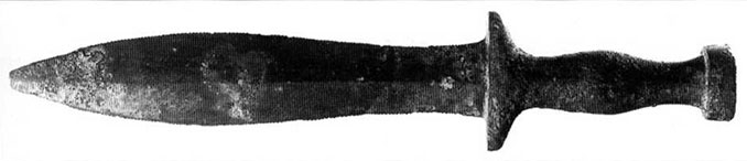 До наших дней не дошло ни одного короткого лаконского меча. Однако эта бронзовая модель, найденная на Крите в 1898 г., может дать представление о его форме.