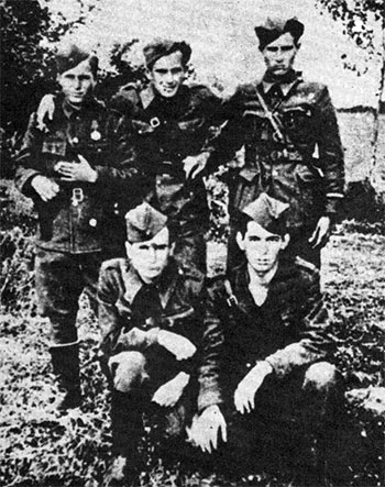Унтер-офицеры Югославской национальной освободительной армии, 1944 год.