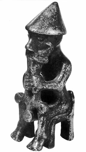 Бронзовая статуэтка Тора с молотом Мьельнир. Тор бог Неба и Бури, также друг смертных. Эта статуэтка с севера Исландии датируется приблизительно 1000 г. Тор и его отец Один, старшие боги Скандинавской мифологии.