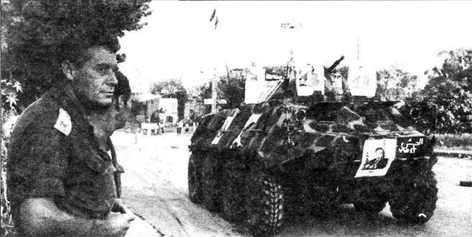 Бригадный генерал Менахем Эйнан (спереди) и Амос Ярон