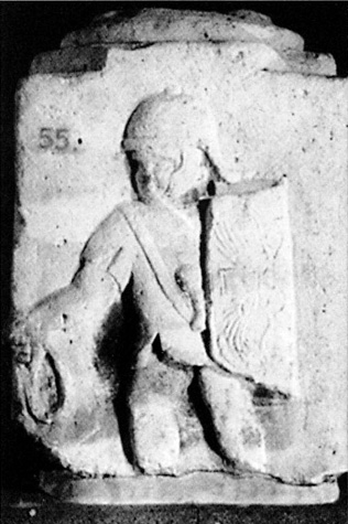 Рельеф принципии в Майнце, на котором изображен легионер, а возможно и центурион в кольчуге.